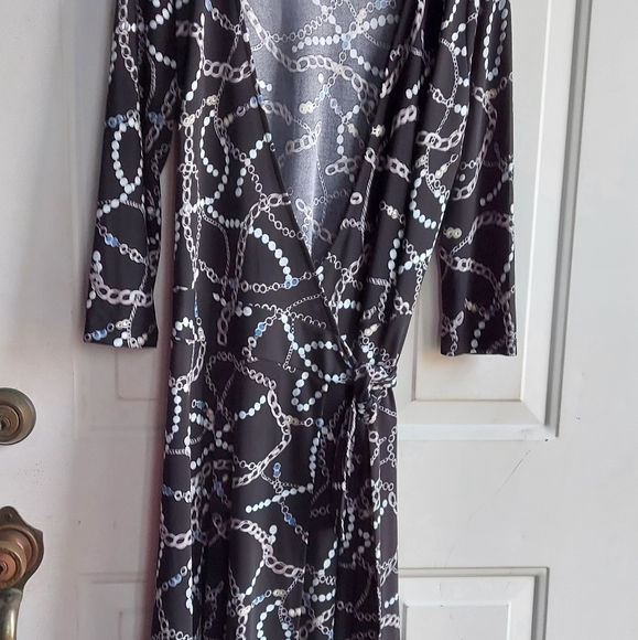 LAST CALL...New York & Company Wrap Dress - Picture 4 of 8